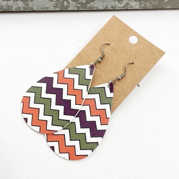 Chevron print teardrop hand made earrings - Picture 1 of 2